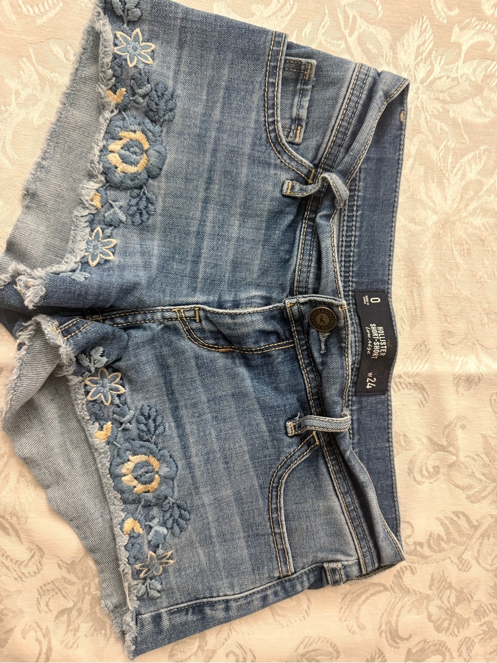 Hollister Jean Short Shorts 0 Low Rise Embroidered Flowers Distressed Boho Y2K